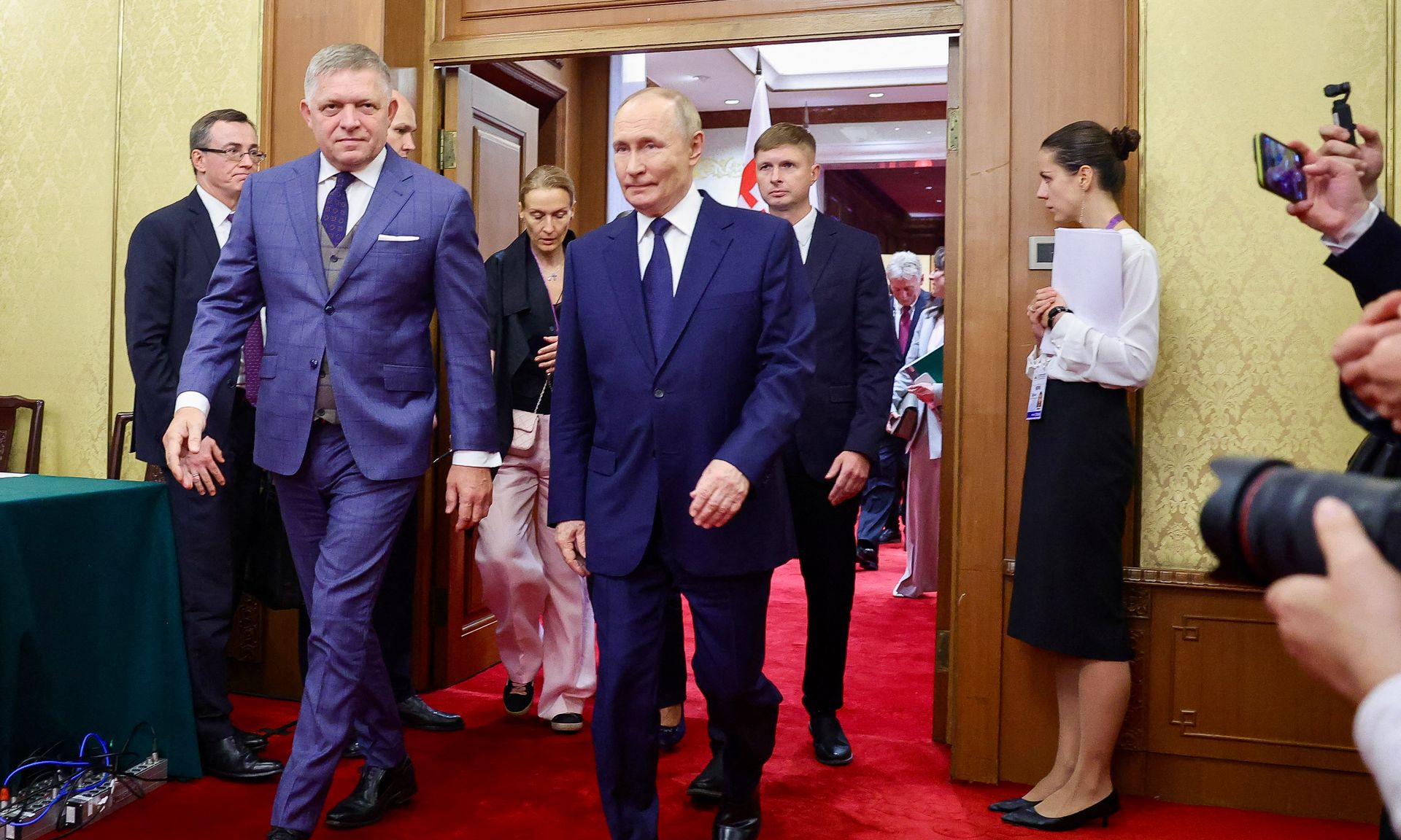 Putin meets Slovak prime minister Fico in Beijing, praises his 'independent' policy