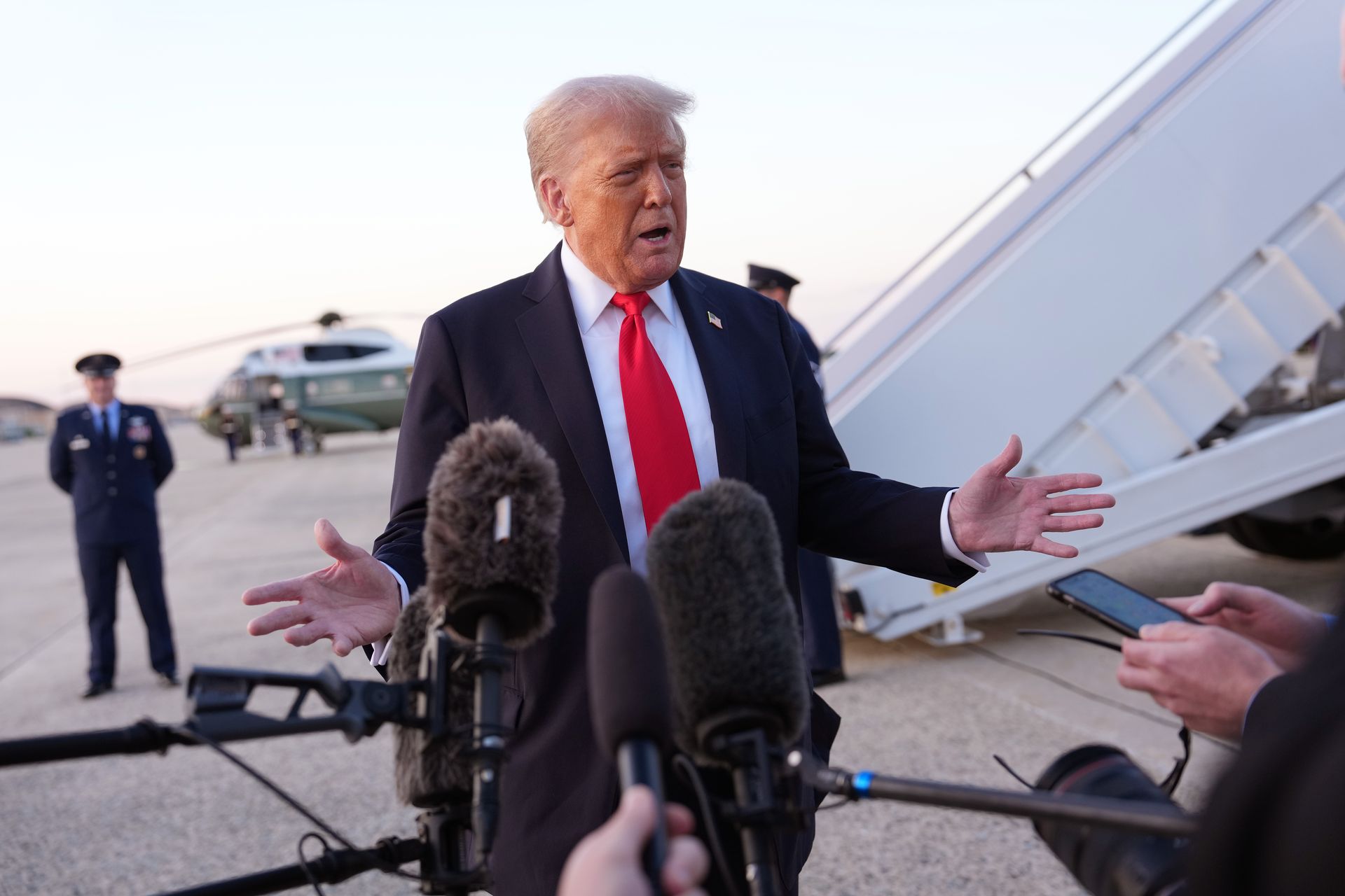 Trump’s latest Russia sanctions threat has experts baffled