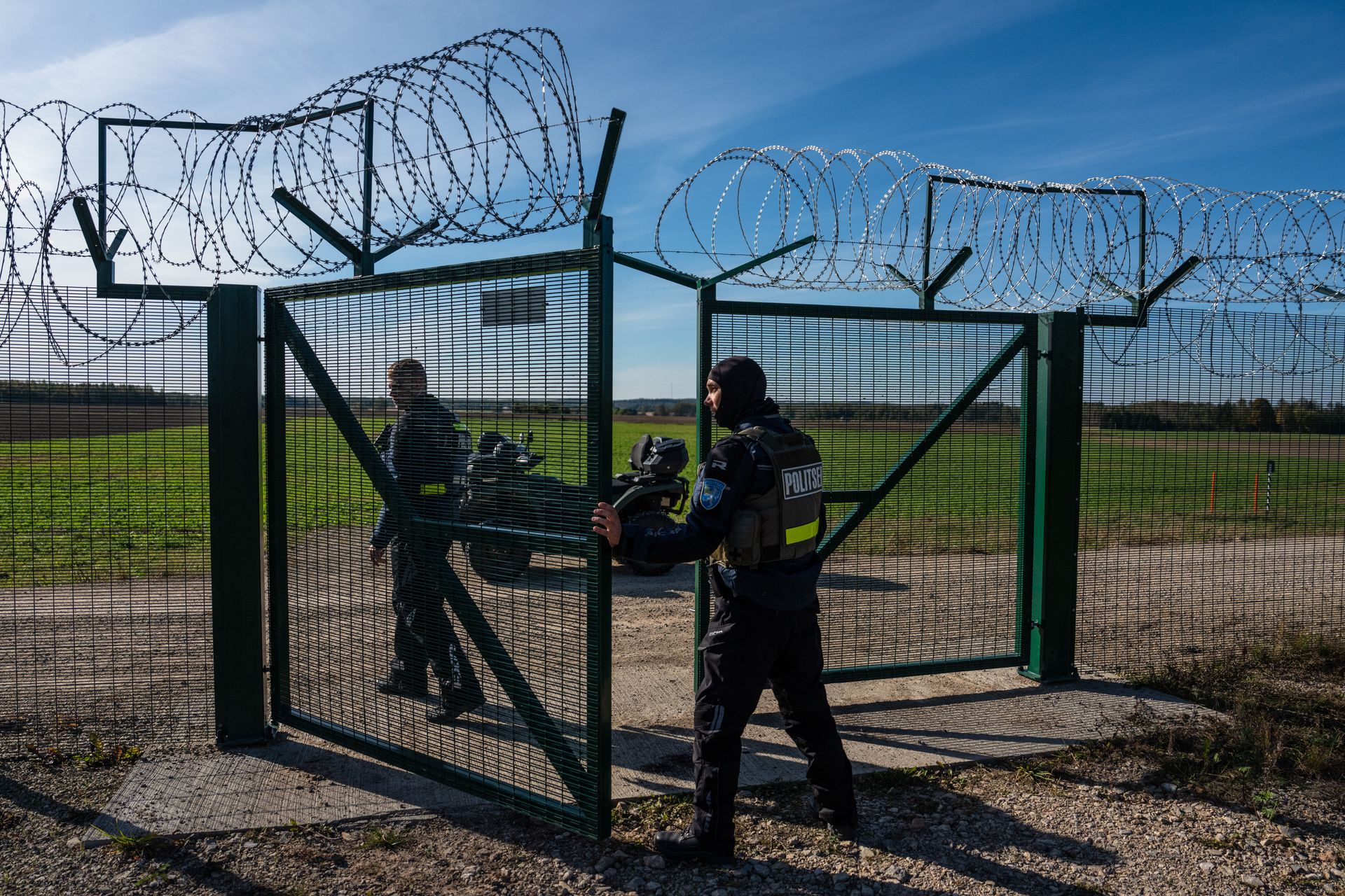 Ukraine war latest: Russia imposes restrictions near Estonian border amid mobilization concerns *Russia imposes restrictions near Estonian border amid mobilization concerns
*Ukraine confirms strikes on 2 Russian oil refineries in Ufa, Samara
*SBU says it foiled FSB-linked plot to assassinate K-1 kickboxing federation president in Kyiv
*Trump says hell use Graham bills Russia sanctions if necessary
*Ukraine strikes Russian drone storage and launch site in Oryol Oblast, damages 5 launchers