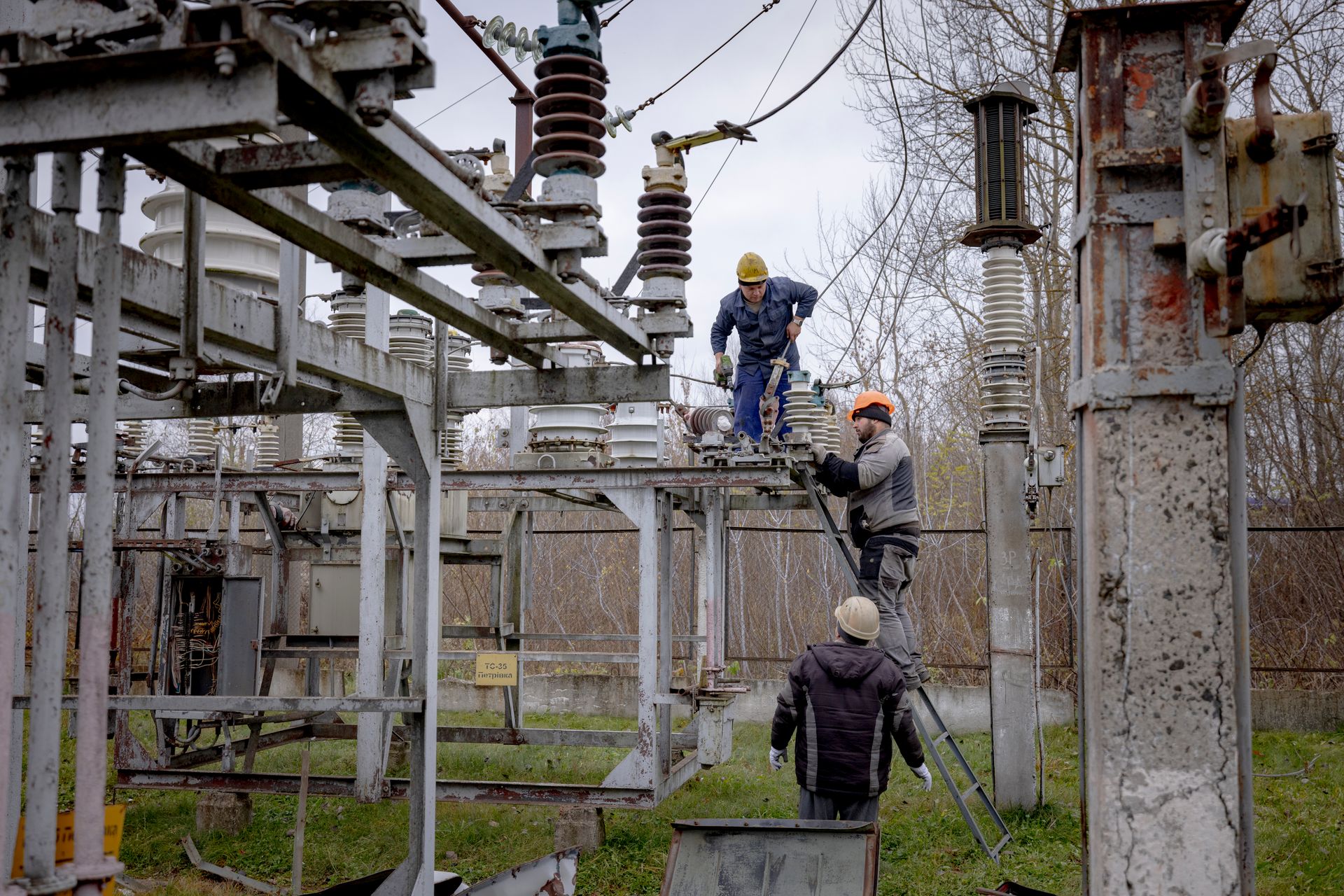 Workers of Chernihivoblenergo JSC respond to the aftermath of a Russian UAV strike on an energy facility in Horodnya, Chernihiv Oblast, Ukraine, on Nov. 6, 2025.