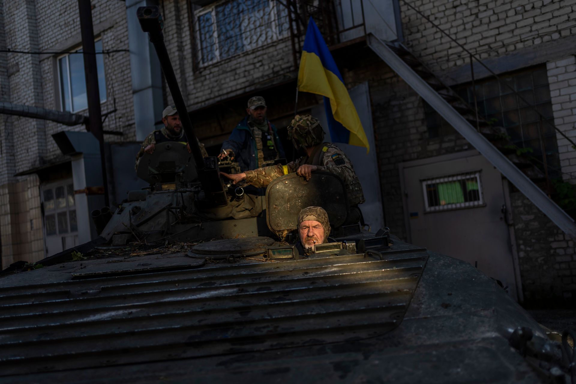 Ukrainian servicemen in the Kharkiv area, Ukraine, on May 29, 2022.