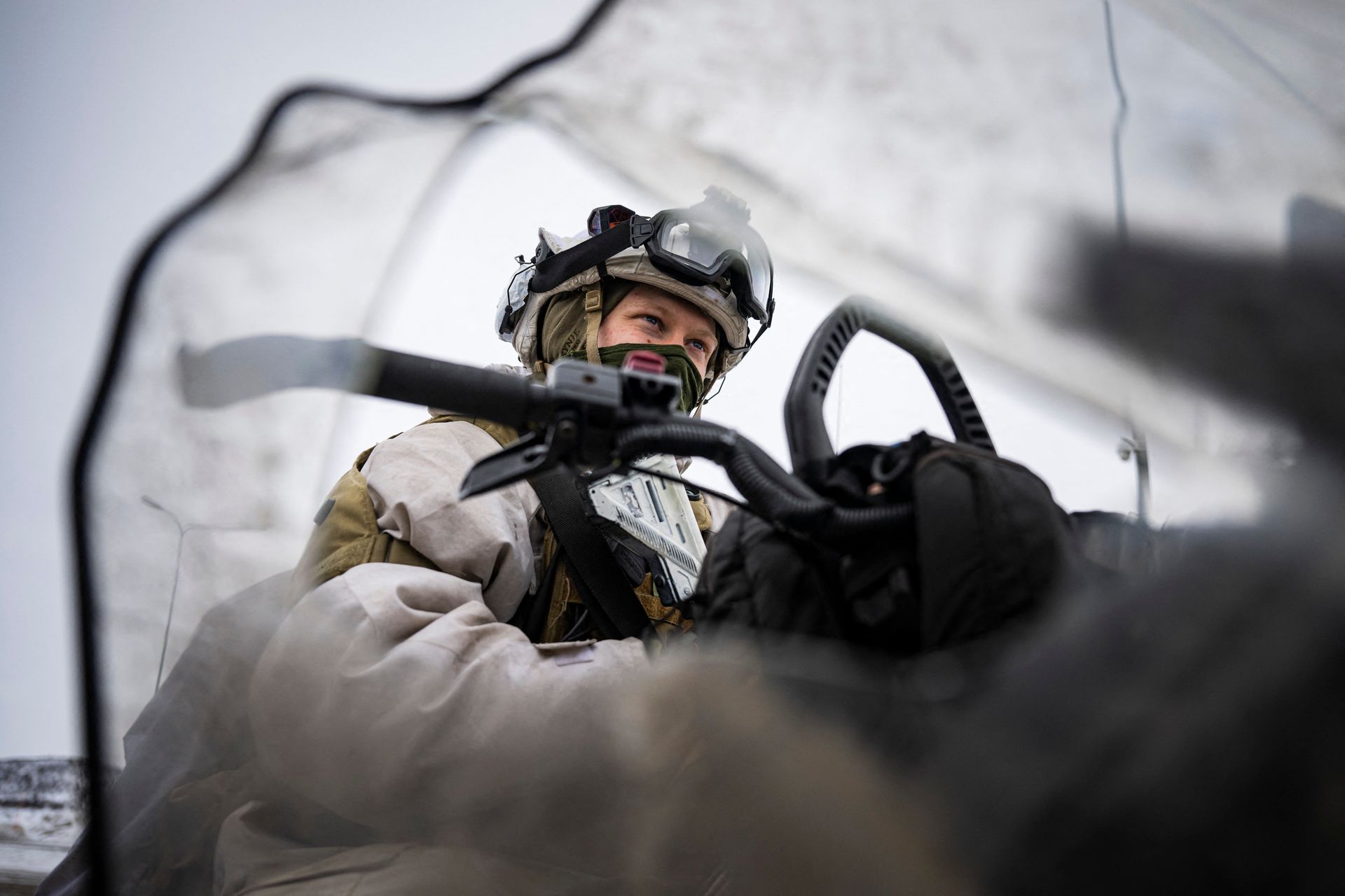 A soldier of the Jaeger Battalion GSV of the Norwegian Armed Forces near the Kivilompolo border crossing between Finland and Norway, on March 9, 2024