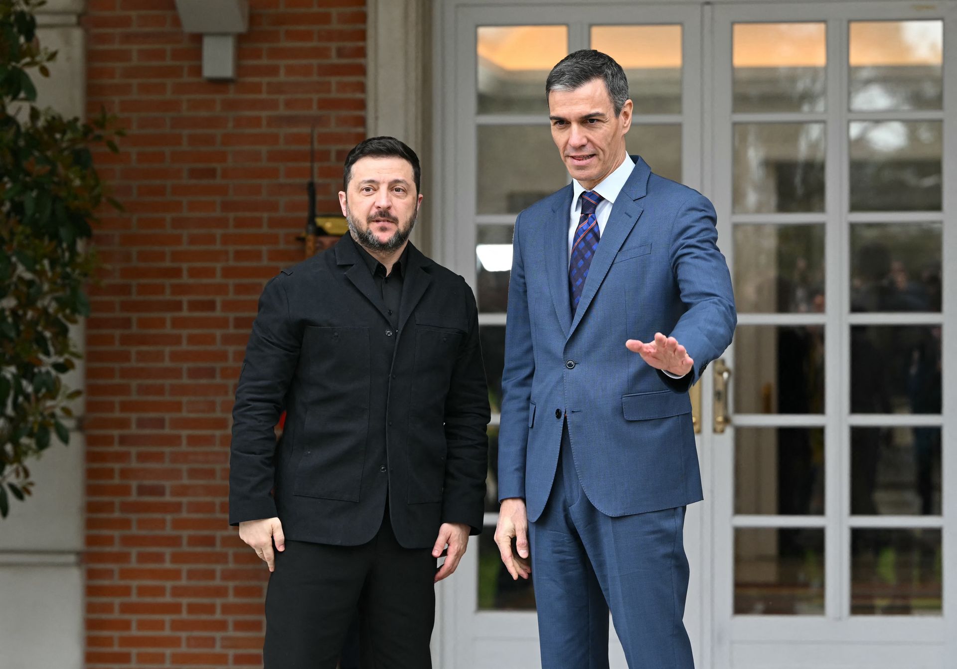 Zelensky in Madrid as Ukraine and Spain sign defense, economic agreements