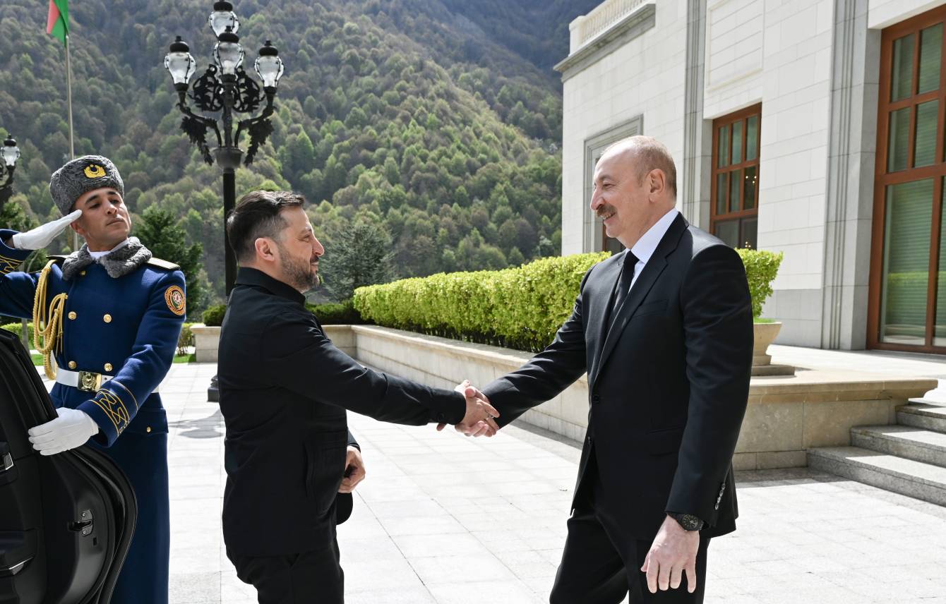 Zelensky signs cooperation deals with Aliyev during first wartime visit to Azerbaijan