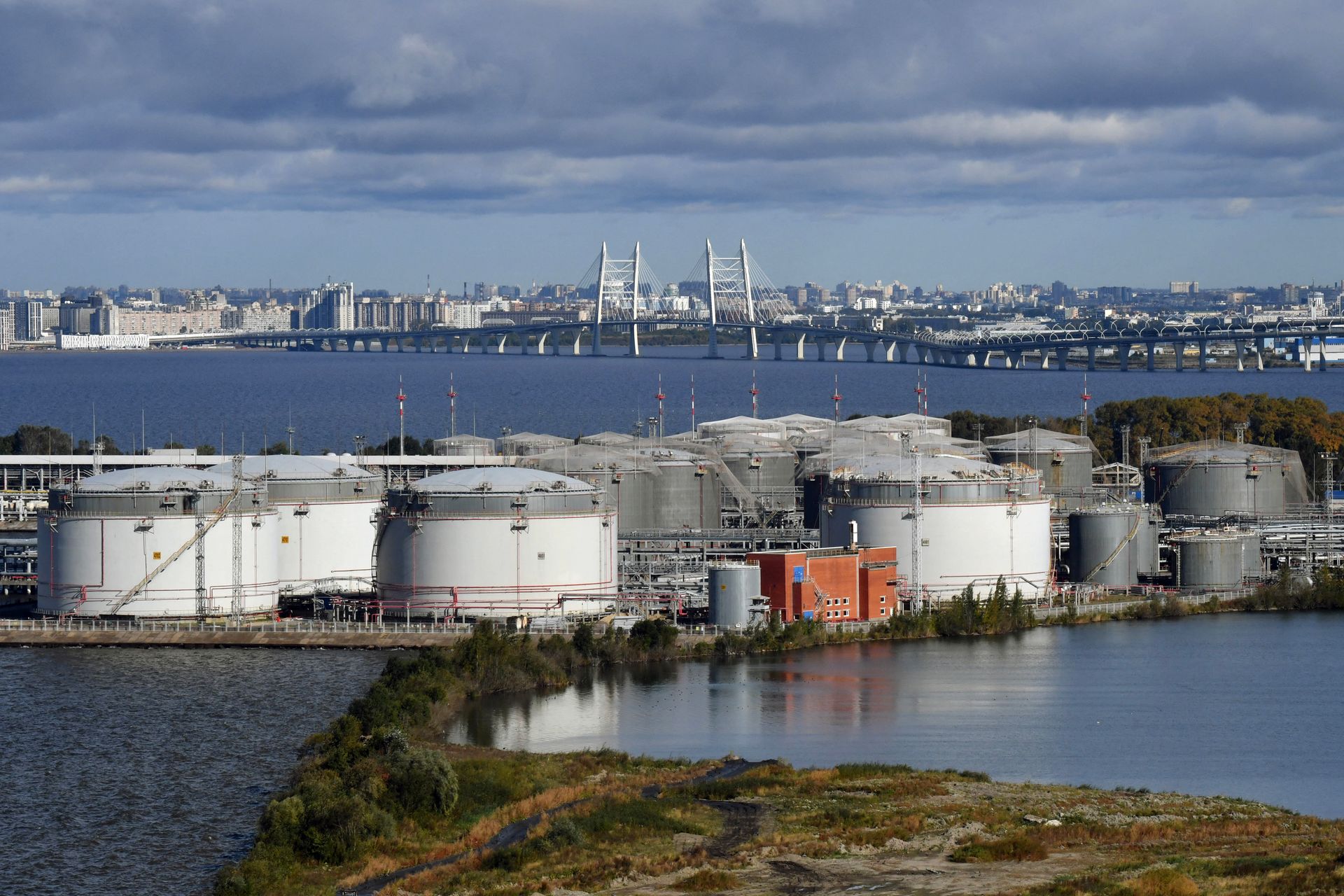 How oil jackpot and sanctions failure are funding Russia's war