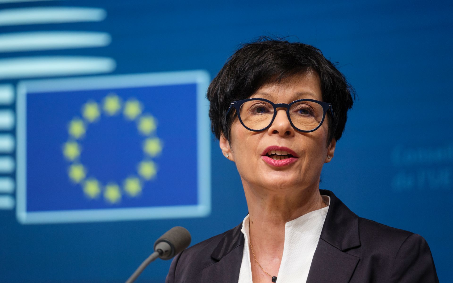 European Commissioner Kos calls on EU countries to fully open Ukraine membership talks by June