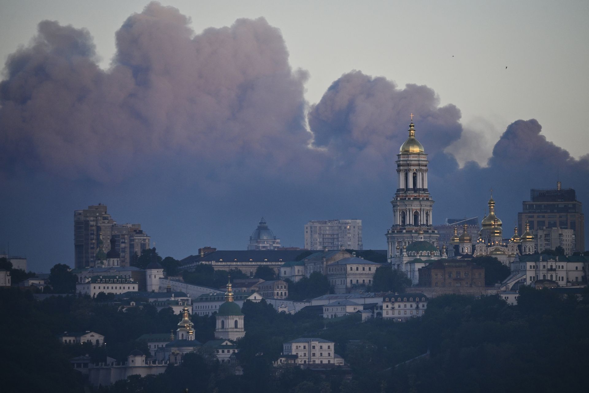 Are foreign embassies evacuating from Kyiv after Russian threats?