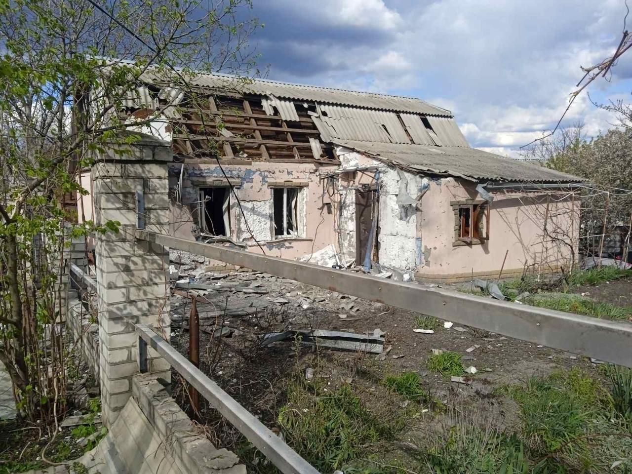 Russian attacks kill 2, injure 30 in Ukraine
