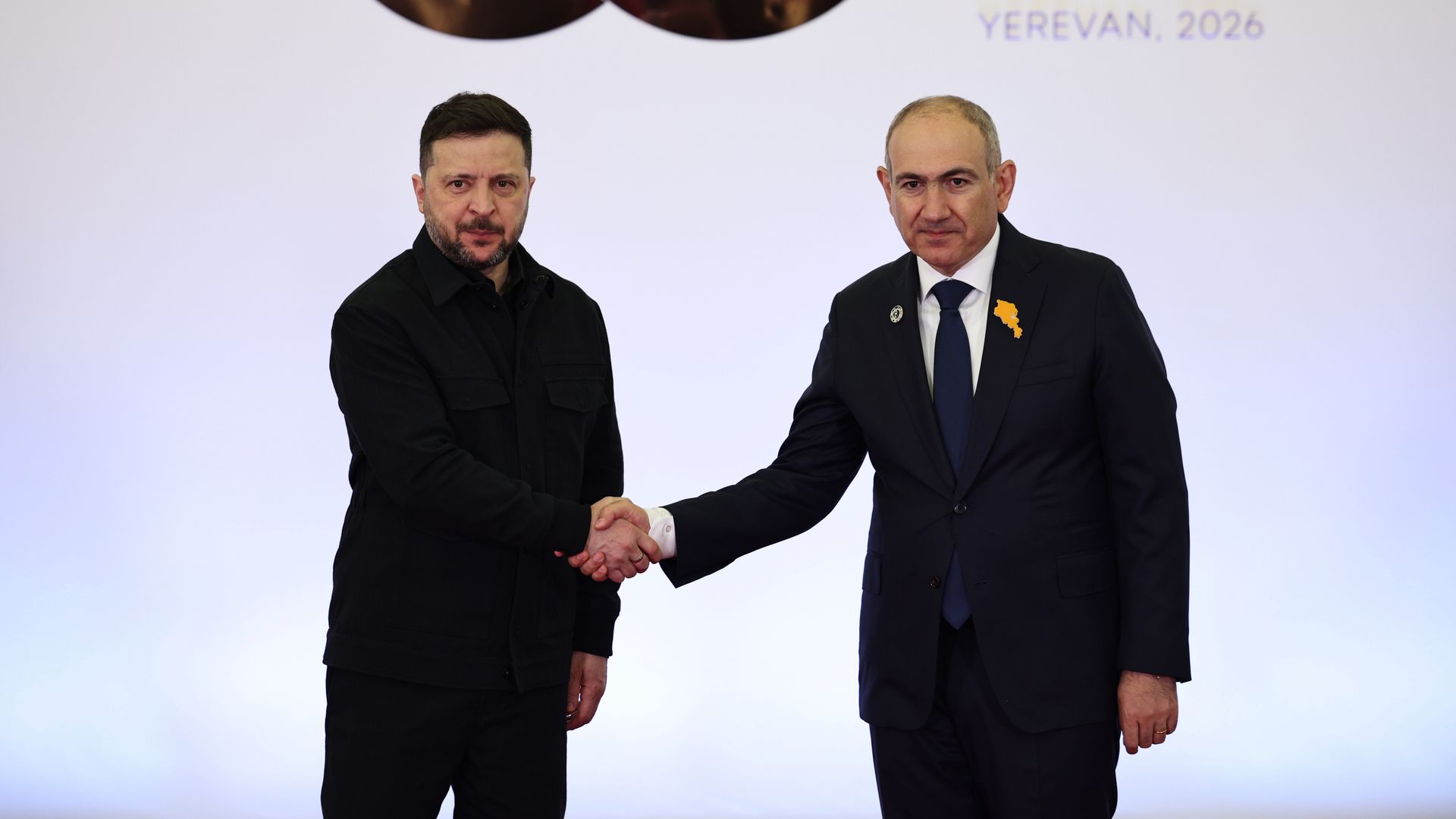 Zelensky și Pashinyan discută despre consolidarea cooperării dintre Ucraina și Armenia