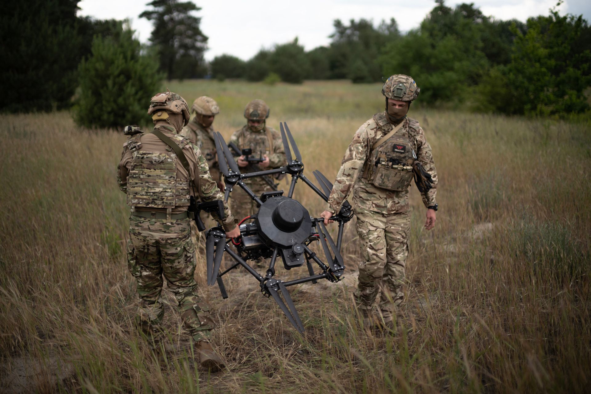 Ukraine clarifies contract rules for soldiers