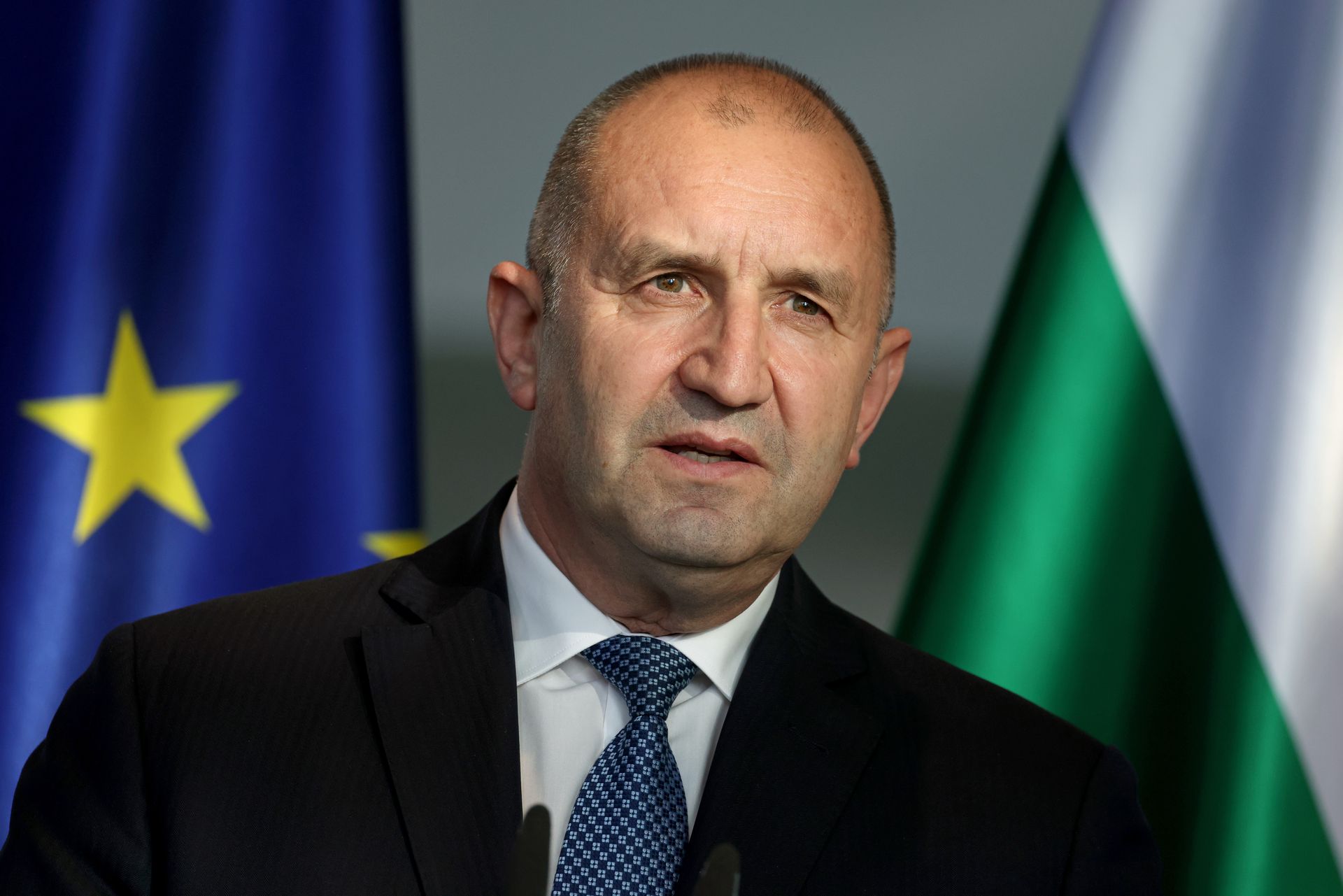 Bulgaria's new government to stop sending arms to Ukraine
