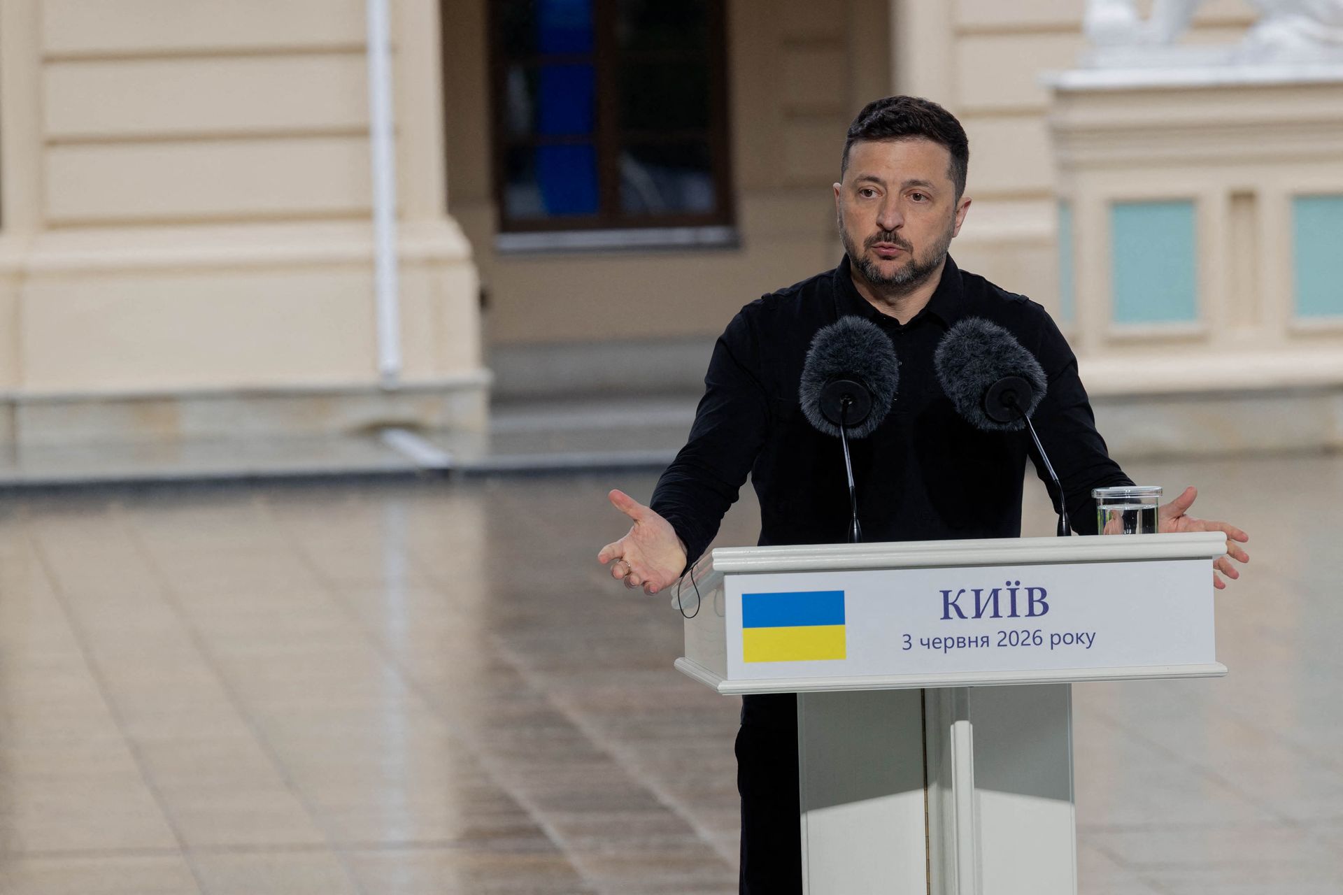 Zelensky, Trump, Macron Discuss Ukraine Peace Talks at G7