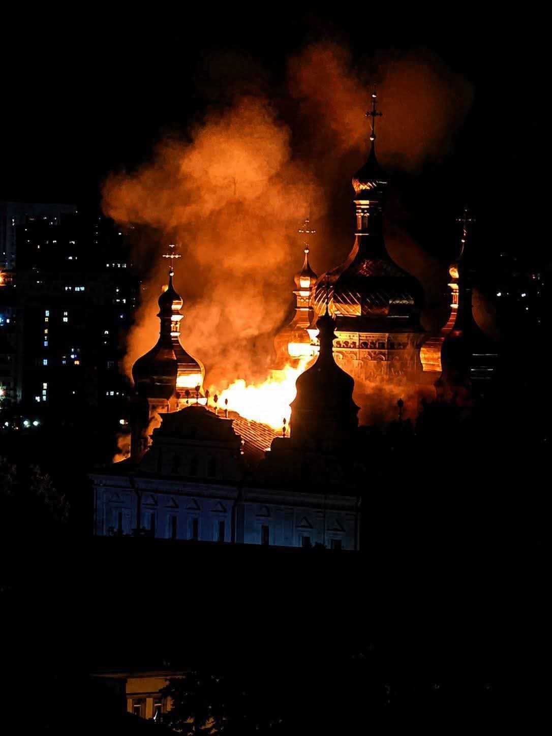 Kyiv’s historic Pechersk Lavra burned down after Russia ….. Kyiv’s historic Pechersk Lavra burned down after Russia …..