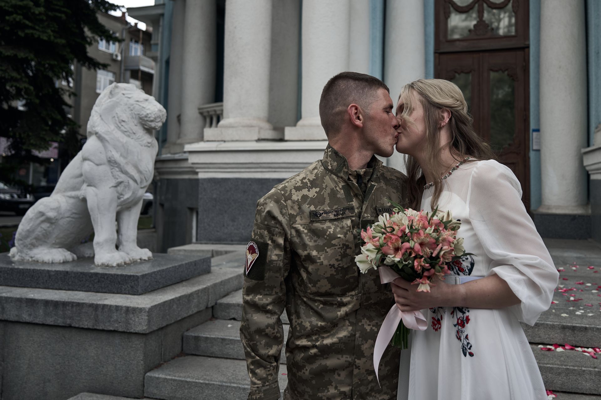 How Ukraine lets citizens marry and divorce online