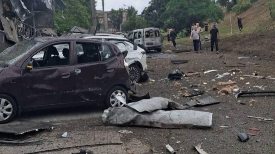 Russian Aerial Bomb Strike Injures 25 in Zaporizhzhia