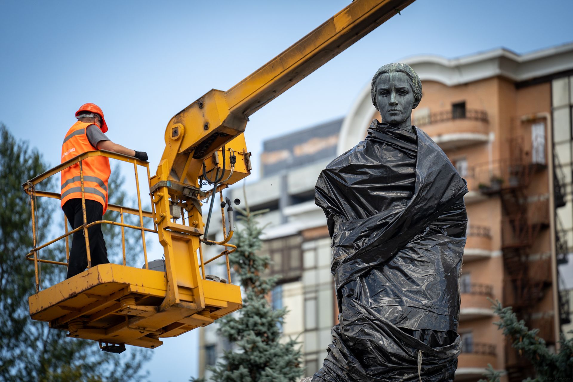 'Nature of the threats has changed' — Kyiv removes protective structures from city monuments