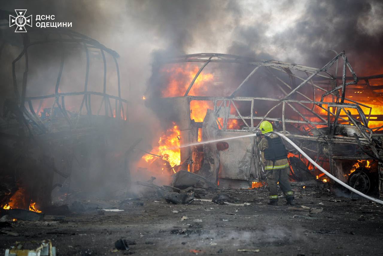 ロシアのドローンがモルドバに墜落、ウクライナ各地への攻撃で少なくとも57人負傷