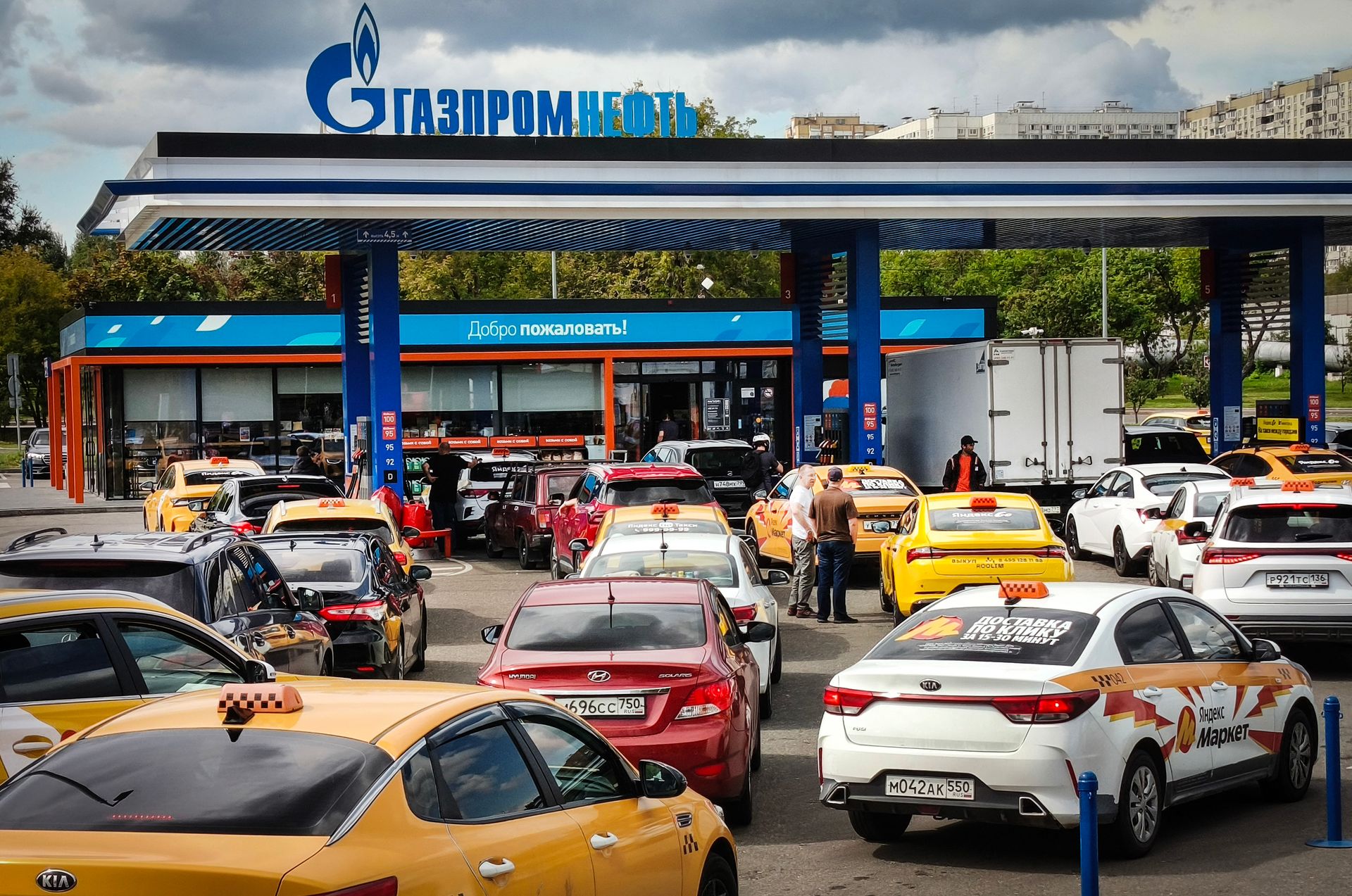 Дефіцит пального в Росії слабшає, поки Україна під тиском Трампа сповільнює удари по НПЗ