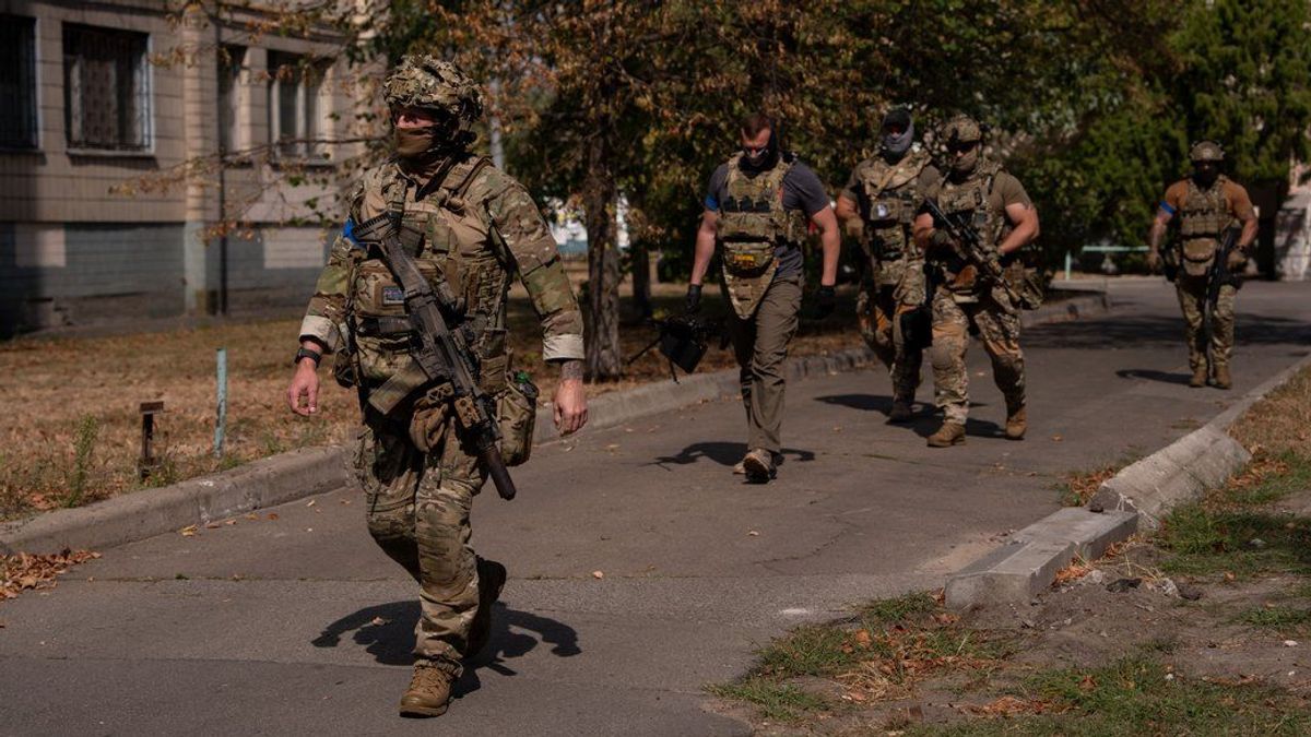 Explainer: What's behind the standoff between Ukraine's two intelligence agencies?