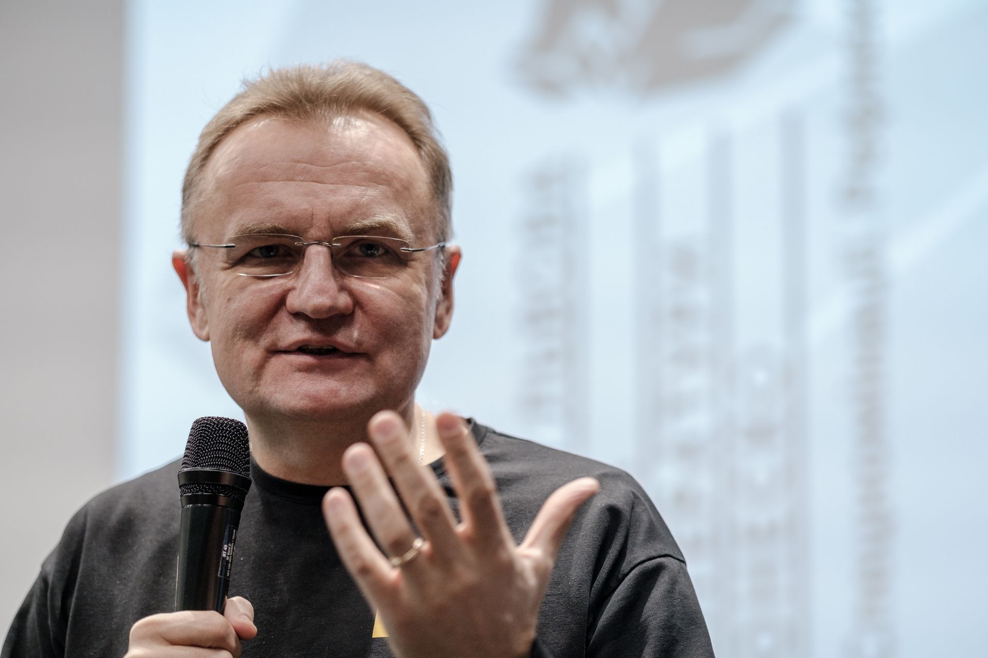 ⚡️ Lviv mayor says suspected bug found in his car.