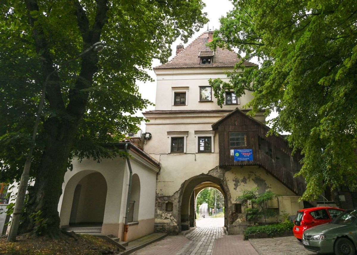 A horrific crime — Ukrainian man kills 1, injures 4 in stabbing at Polish monastery "We are shaken by this evil," President Volodymyr Zelensky said after a Ukrainian man killed a priest and injured four others in a knife attack at an abbey in Jaroslaw, Poland.