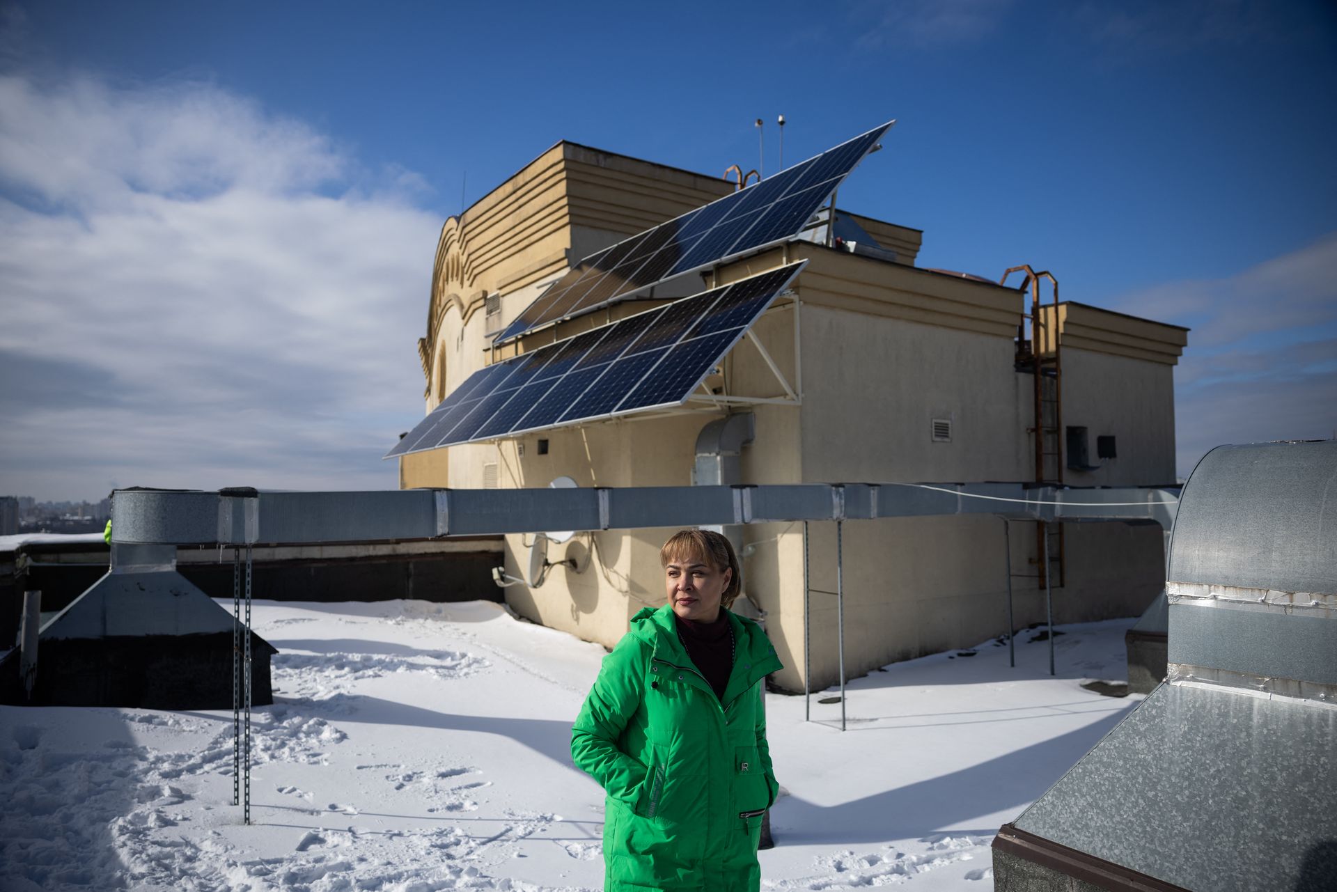 Mientras Rusia ataca la red eléctrica de Ucrania, la energía solar ofrece una vía hacia la resiliencia