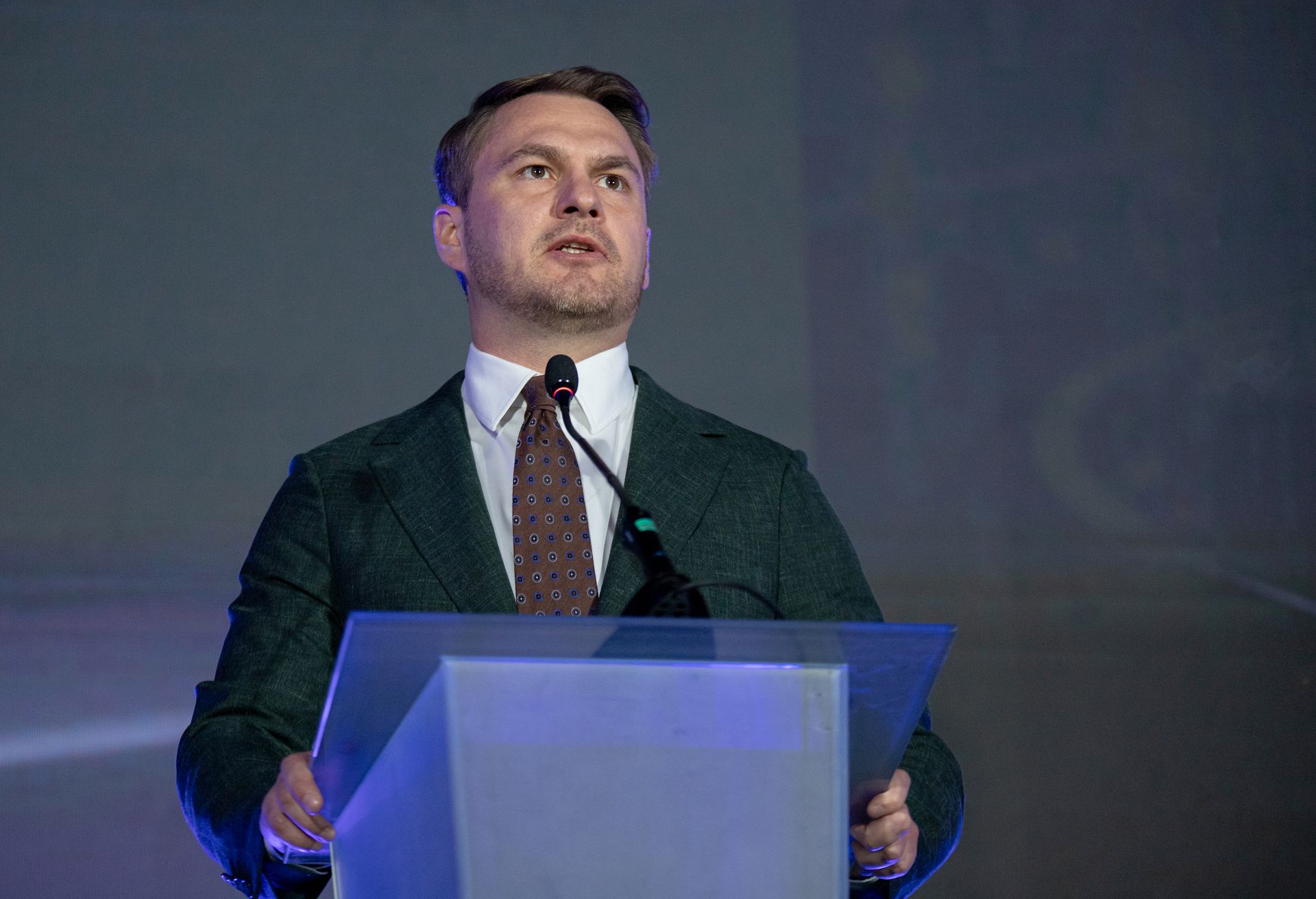⚡️ Update : Prosecutor general suspended after fleeing Ukraine, charging top anti-corruption official.