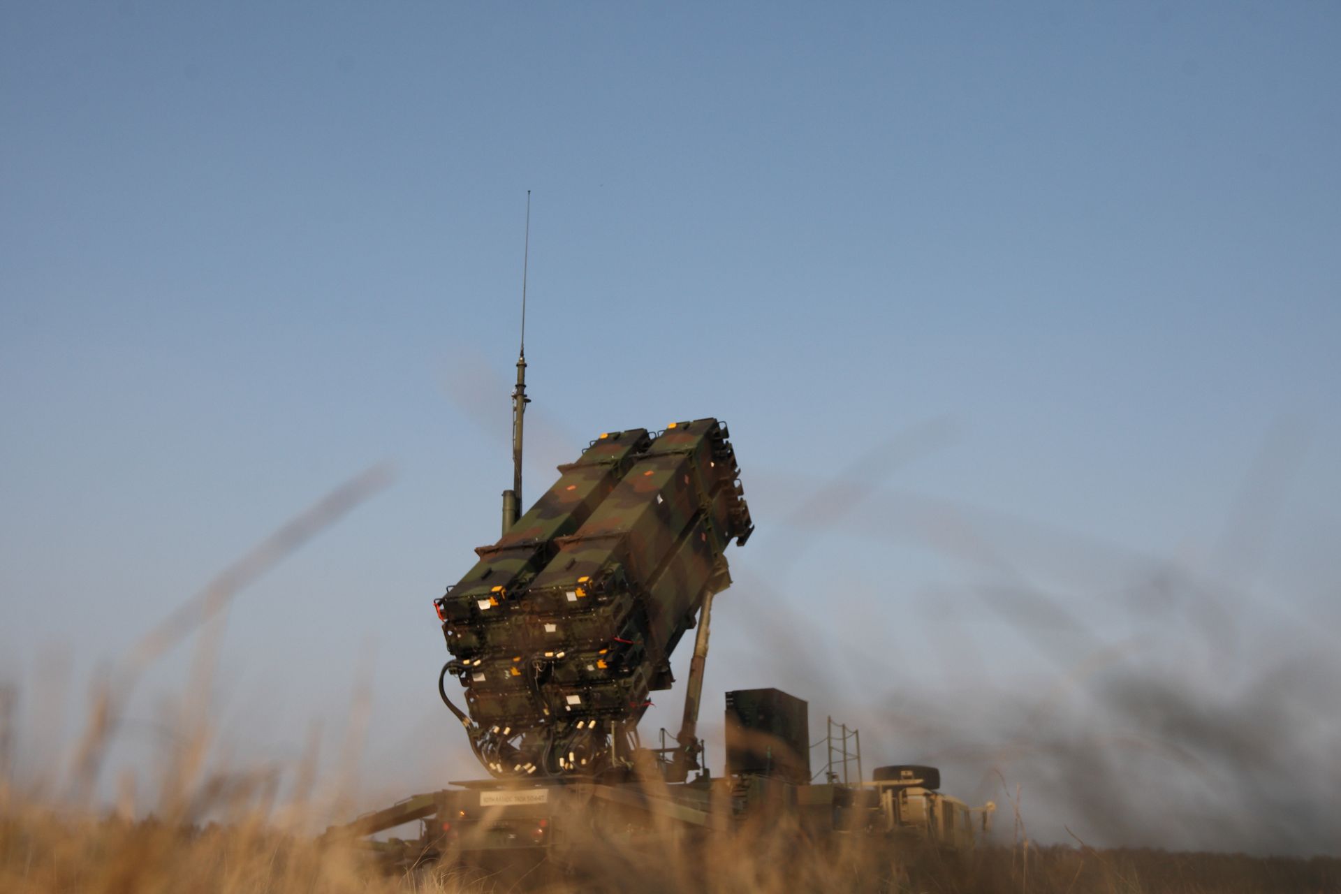 Російські ракети вночі вдарили по освітньому закладу в Києві
