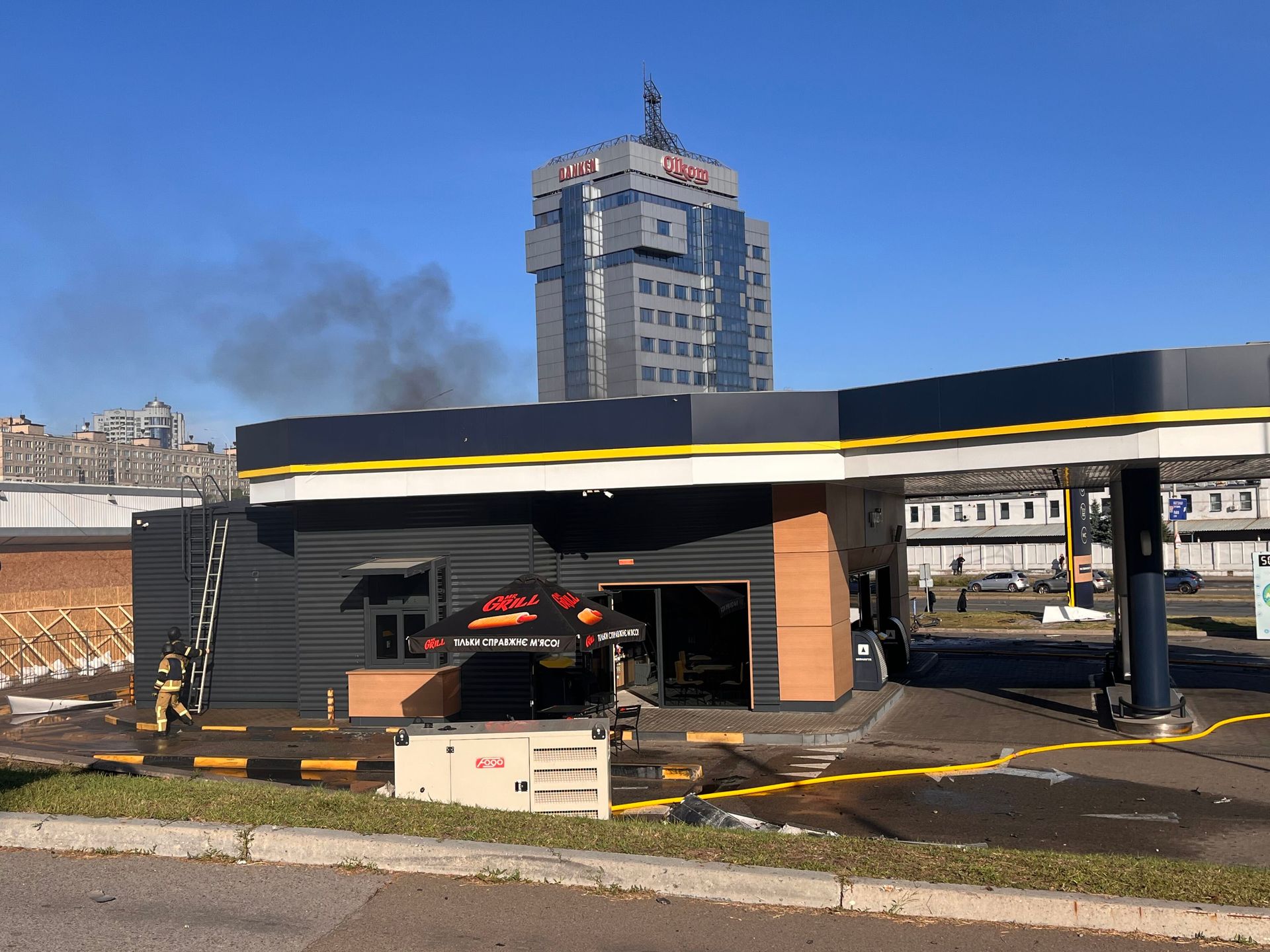 ⚡️ Update : Russian morning attack on Kyiv damages local data center, taking websites offline.