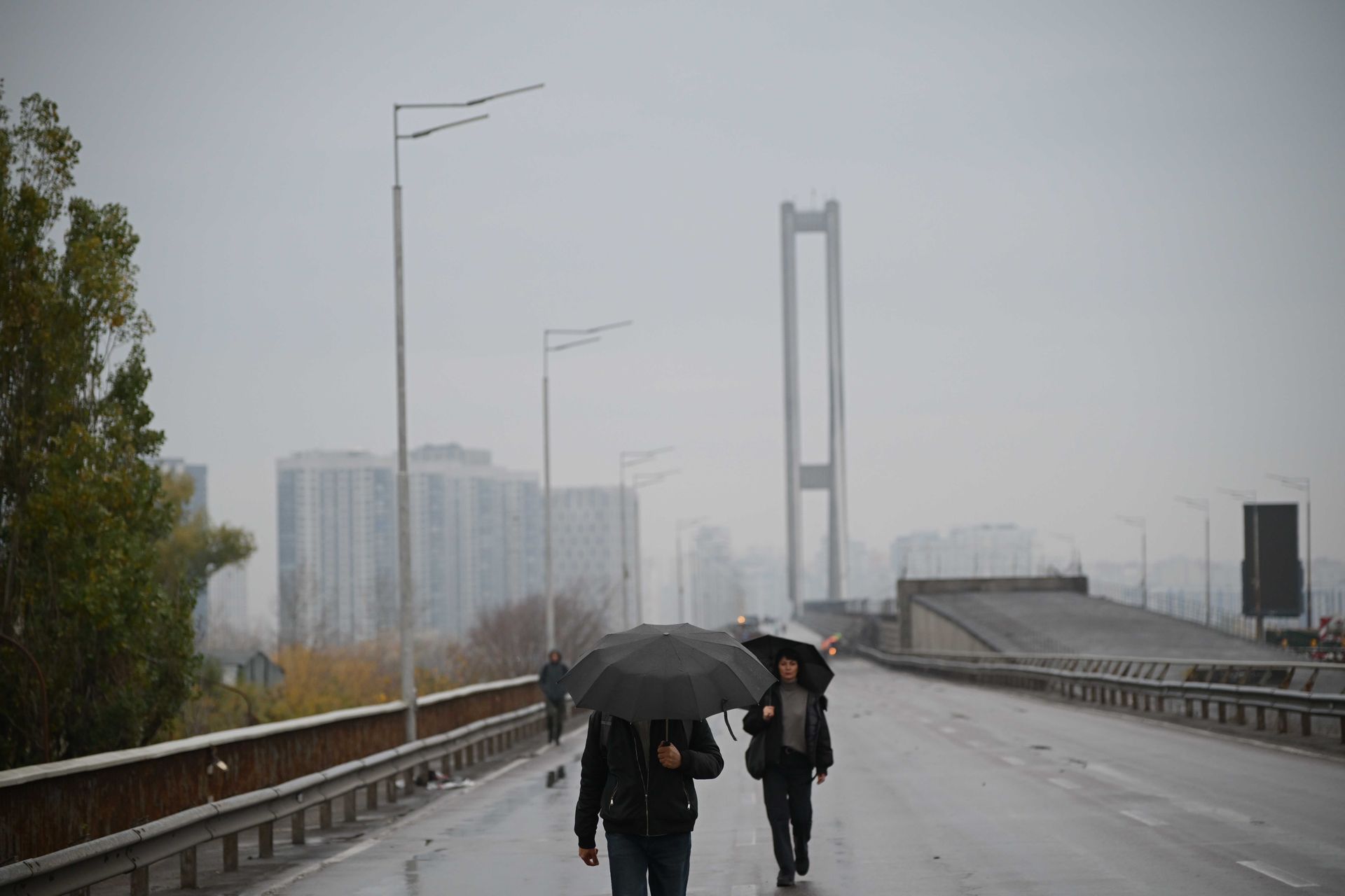 Kyiv approves alternative Dnipro crossings after Russian strikes on bridges