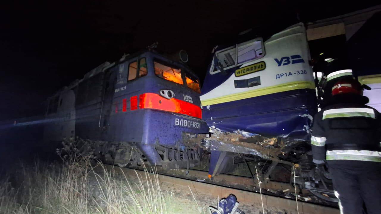 Passenger train collides with locomotive in Lviv, injuring 8 The railway operator initially reported that the passenger train's driver suffered a leg injury and four passengers required medical attention. The crew of the electric locomotive was unharmed.