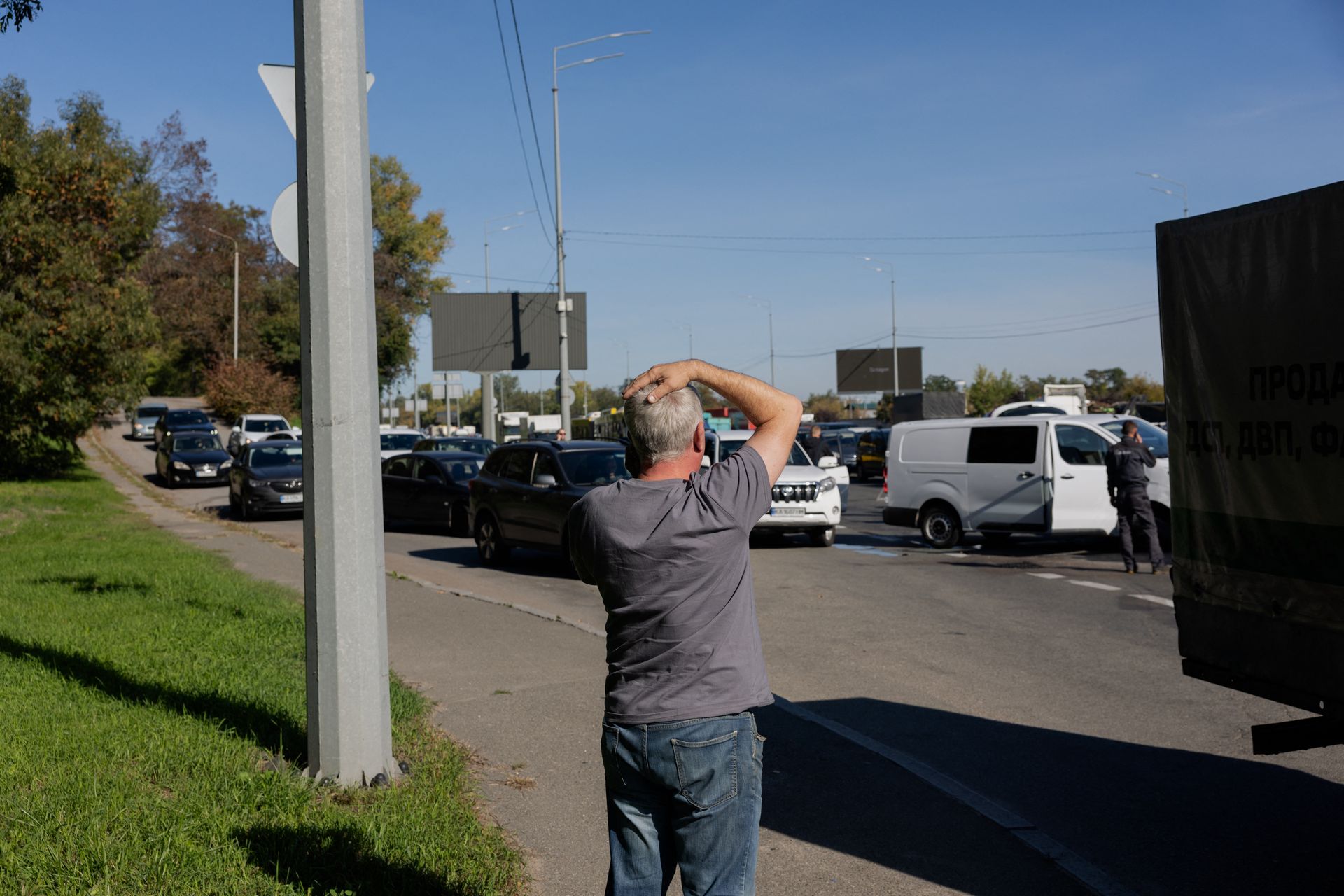 Russian Strikes Close Key Kyiv Bridge and Snarl Traffic Across Capital
