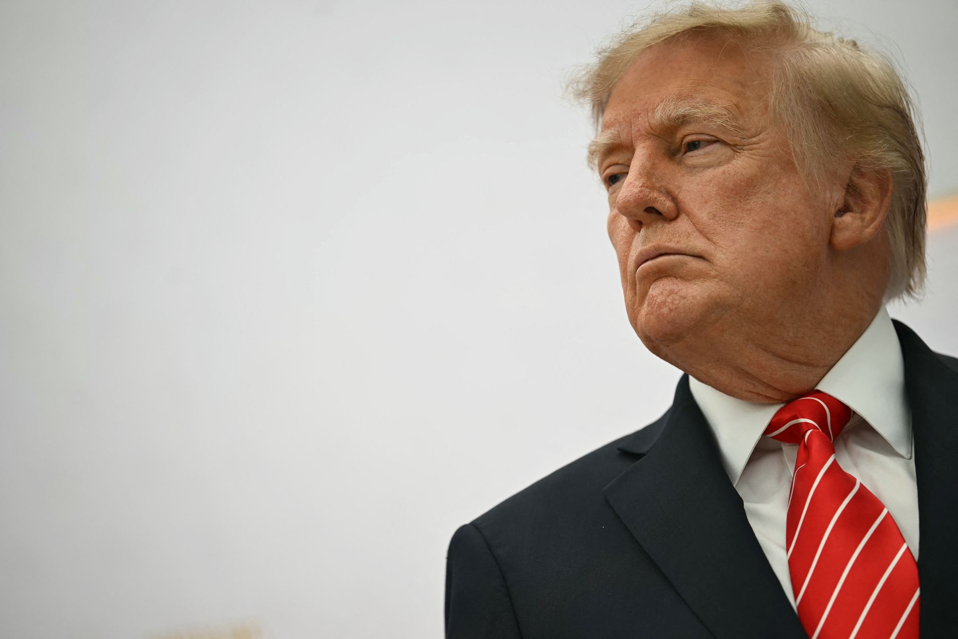ウクライナ・米国間の緊張が高まる中、トランプ氏が対ロ制裁を広範に免除