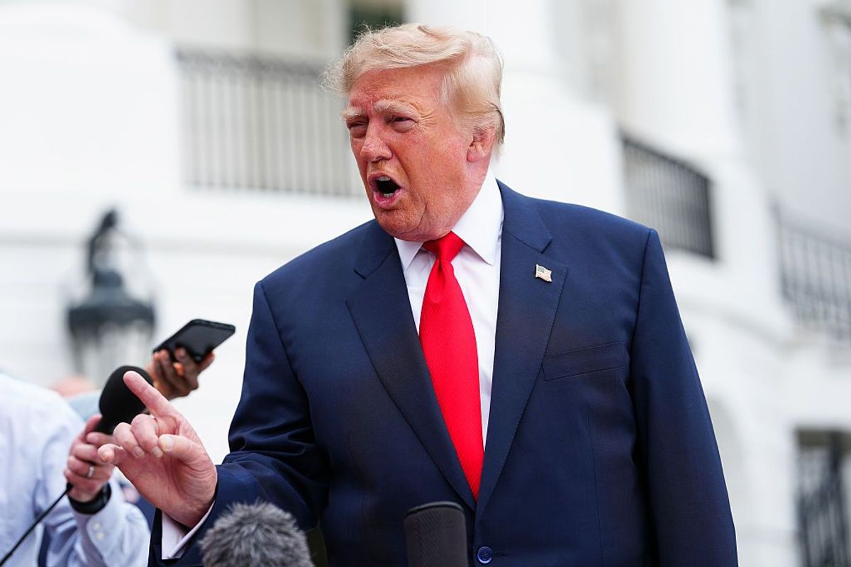 「いい加減やめるべきだ」 トランプ氏、ロシアの製油所攻撃でゼレンスキー氏を非難し、ウクライナには「新大統領」が必要と発言