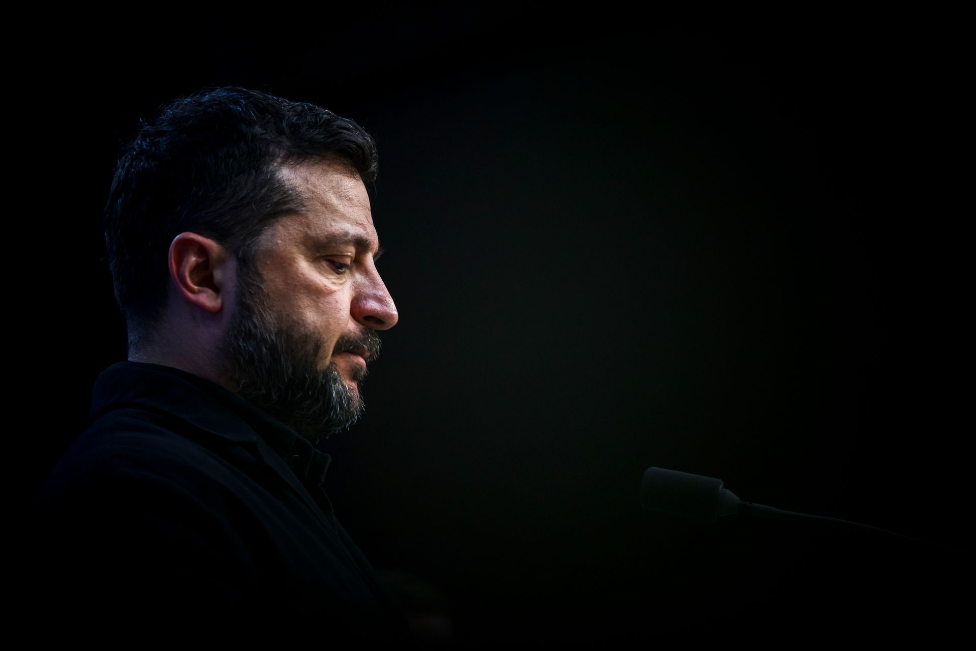 As Trump turns toward Russia, Zelensky drops his restraint