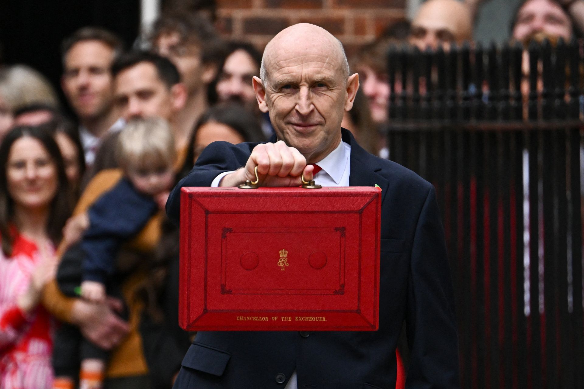 UK budgets over $13 billion support for Ukraine in 2027