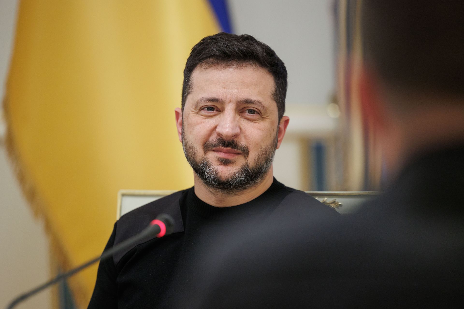 Zelensky lands in Netherlands to discuss air defense, economic partnership