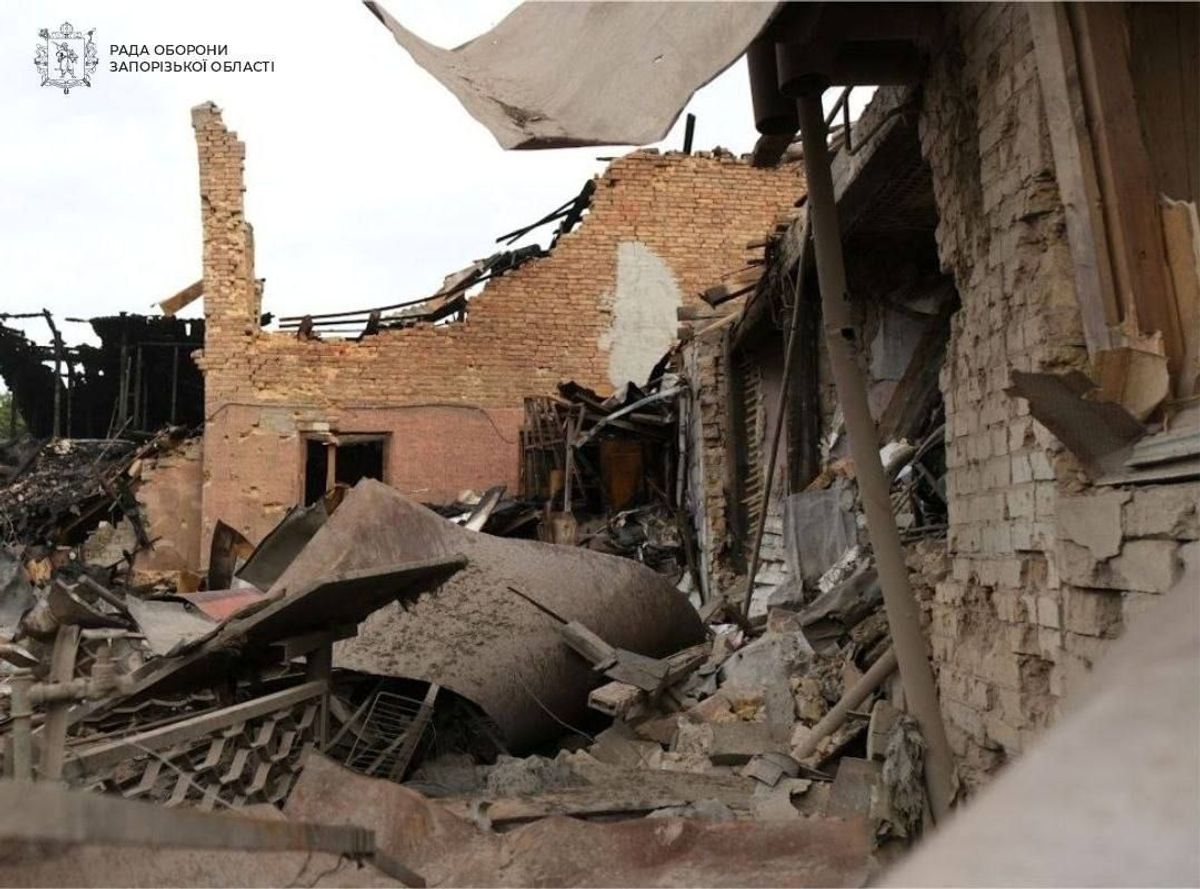 ⚡️ Russian attacks kill at least 41, injure 67 across Ukraine as glide bombs strike Zaporizhzhia.